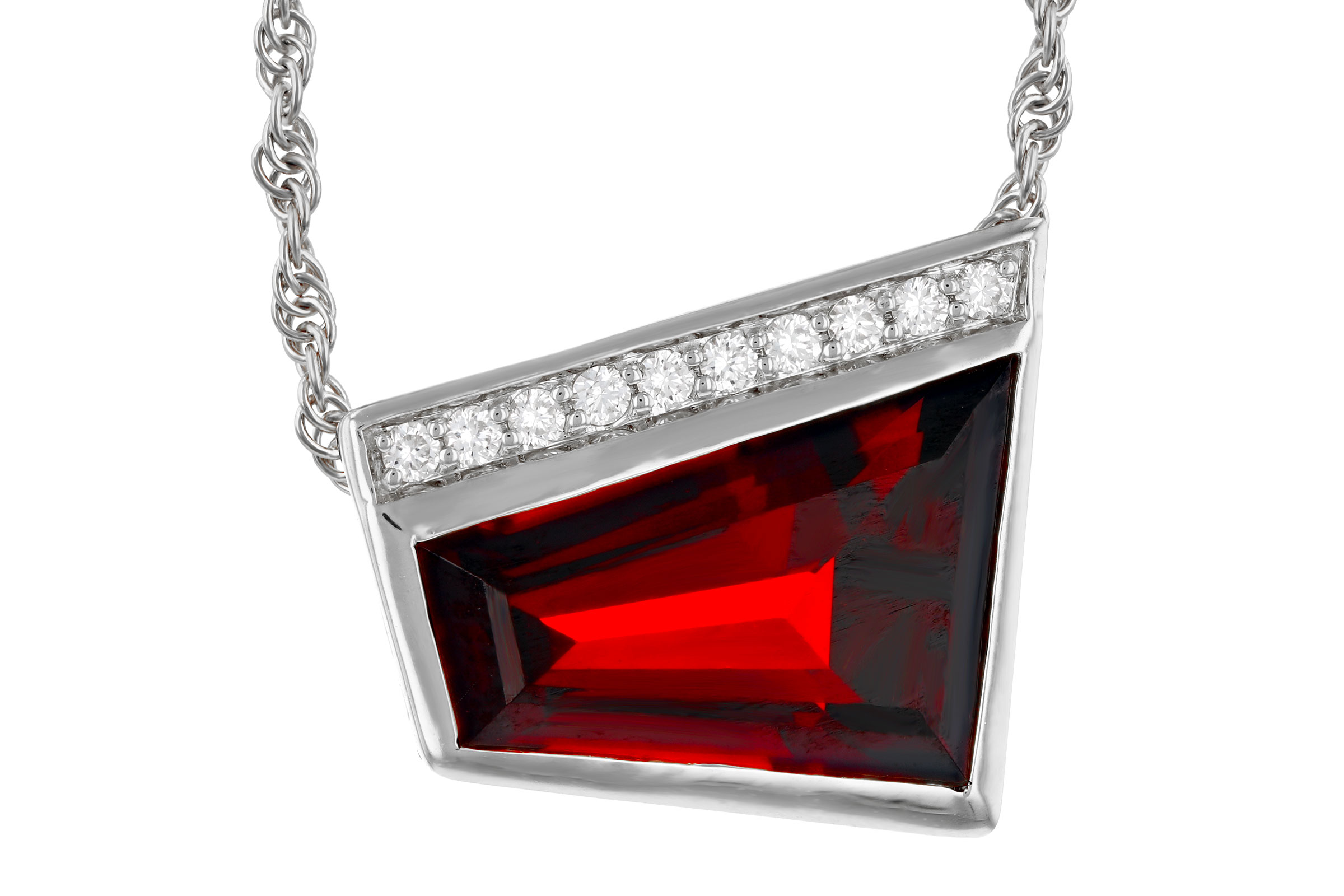 H294-47967: NECKLACE 3.92 GARNET 4.00 TGW